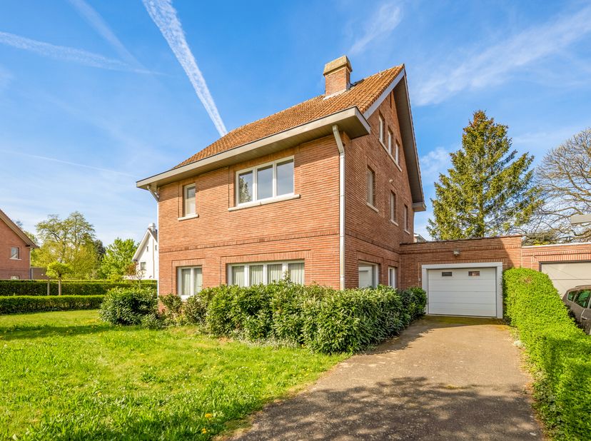 La maison date de 1967 mais a toujours fait l&#039;objet des aménagements nécessaires de la part du propriétaire au fil des ans. Par exemple, la chaudière