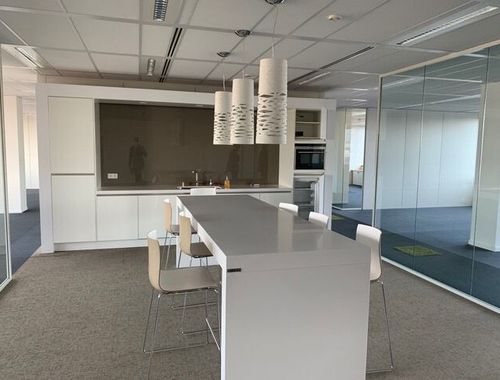                             Bedrijfsgebouw te koop in Oudergem

