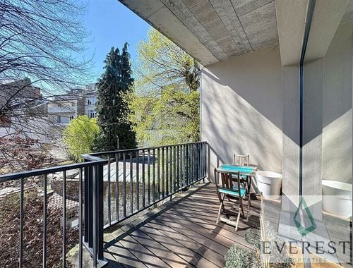                                         Appartement à louer à Etterbeek, € 2.075
