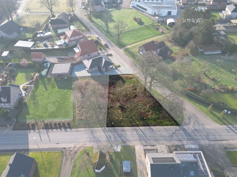 Knap perceel van 7a 53ca voor open bebouwing&lt;br /&gt;
Algemeen:&lt;br /&gt;
+ Rustige en landelijke ligging&lt;br /&gt;
+ Winkels, openbaar vervoer, horeca en handel
