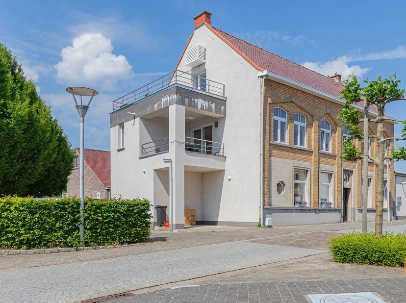 EERSTE BEZOEKDAG ZAT. 28/06 VAN 10U TOT 12U (enkel op afspraak!).&lt;br /&gt;
HILLEGEM- Uniek penthouse met loftgevoel op uitstekende uitvalbasis.&lt;br /&gt;
In