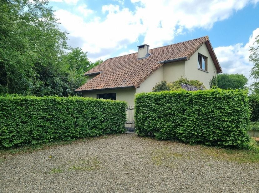 Ruimtelijke, charmante woning op een mooi perceel van 11a15ca, uitstekend gelegen aansluitend op het natuurreservaat ‘Terhaagdoornheide’ en vlakbij re