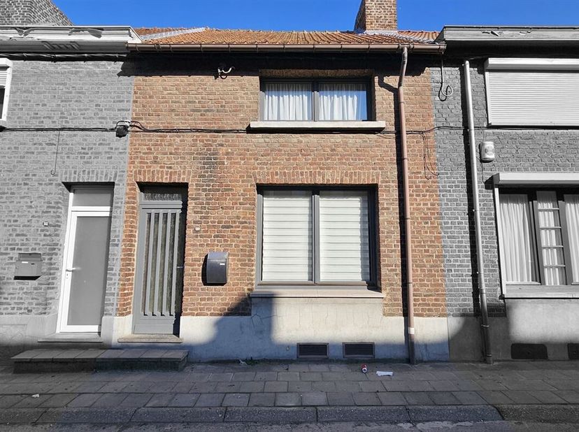 SOUS OPTION - PLUS DE VISITE - Prix: Offre à partir de 125.000 euros, frais d&#039;agence non inclus et à charge de l&#039;acquéreur.&lt;br /&gt;
Chouette maison habi