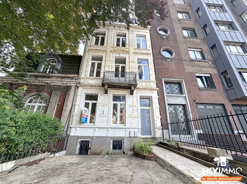 L&#039;agence SKYIMMO vous propose cette magnifique maison de maître d&#039;une superficie habitable de 300 m², située à VERVIERS.&lt;br /&gt;
Si vous cherchez un bie