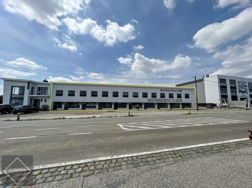 Bemeubelde kantoorruimten. 25-32-38-42-47-67 m².&lt;br /&gt;
&lt;br /&gt;
AFWERKING: &lt;br /&gt;
Elk kantoor is standaard bemeubeld, en beschikt over een eigen kitchen