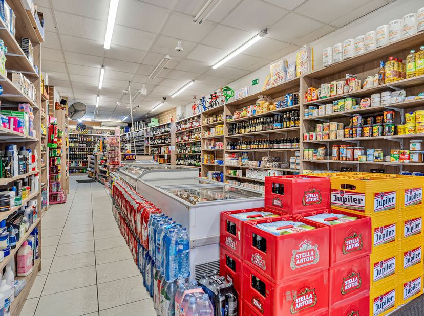 TOP investeringspand met 5% rendement te koop in Wevelgem!&lt;br /&gt;
Op zoek naar een zorgeloze investering met directe huuropbrengst? Dan is dit pand pre
