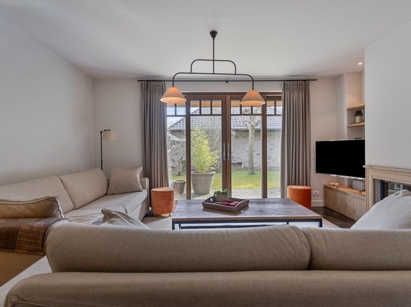 Bieden vanaf 475.000,00 euro!&lt;br /&gt;
&lt;br /&gt;
Een unieke, prachtige woning gelegen in de Nieuwstraat in Desselgem. Vlakbij allerhande invalswegen, dichtb