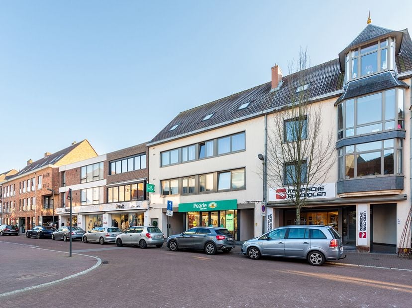 Verhuurde commerciële ruimte in het centrum van Westerlo. Huurcontract met Kempense Autorijschool op aanvraag. Zij huren er al 6 jaar.
