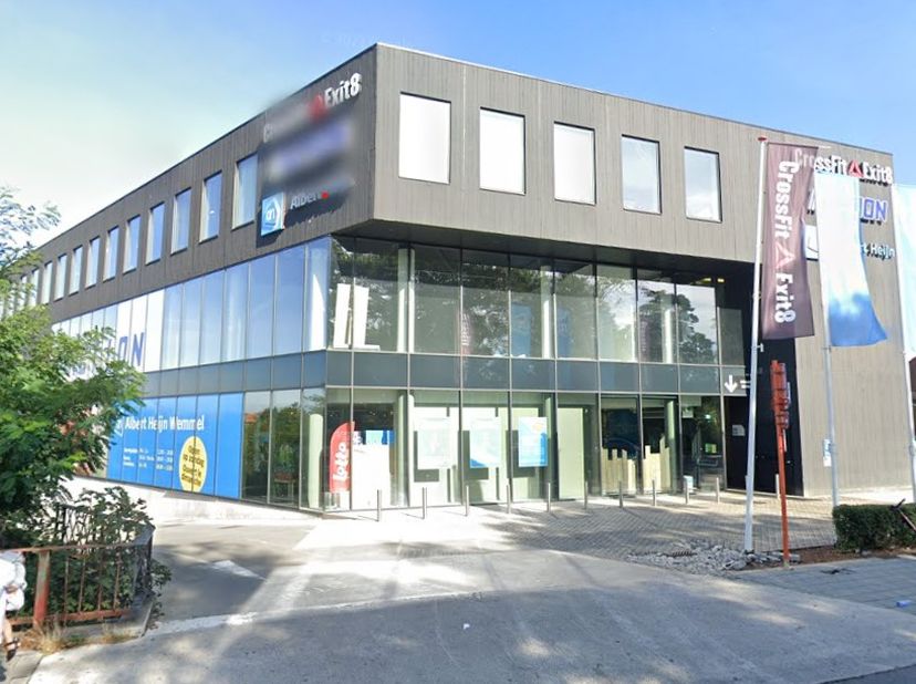 Commerciële unit van 150 m², gelegen in Shopping complex ‘EXIT 8, vlakbij op- en afrit naar de Ring R0 te Wemmel. Het project heeft een unieke ligging