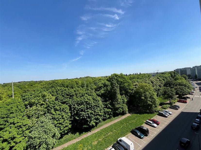 Gemeubeld &amp; verzorgd appartement met 2 slpkmrs en terras!&lt;br /&gt;
Dit appartement is gelegen op de 8ste verdieping wat u een prachtig uitzicht biedt op