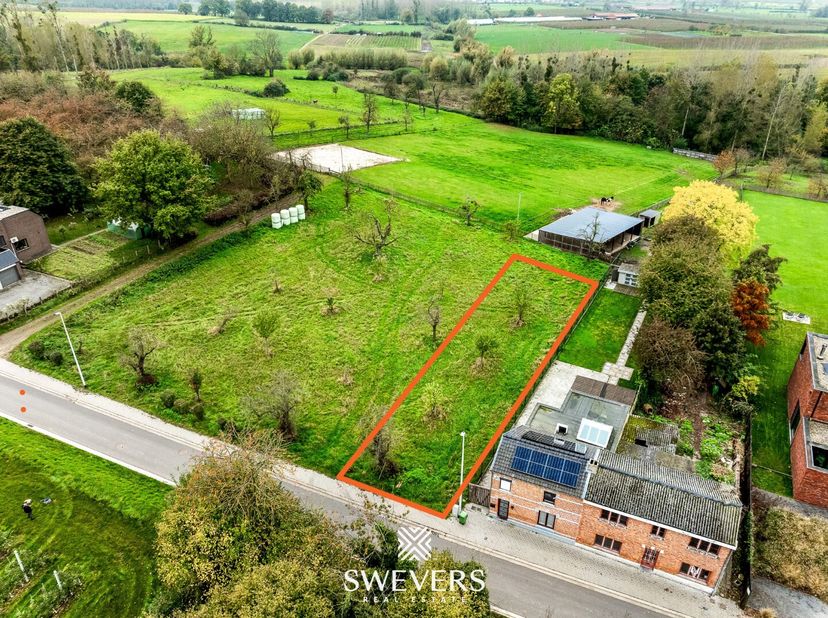 Voor meer info en fotos, surf naar www.swevers.be  Ontdek deze uitzonderlijke bouwgrond aan de Nielstraat Lot 1 in Borgloon. Dit perceel van 6 are 28