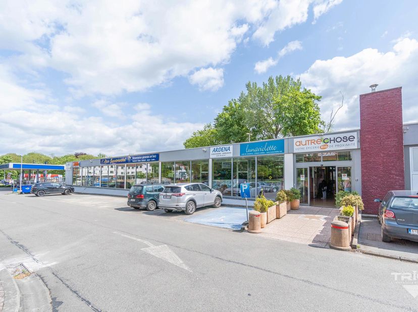 OFFRE EXCEPTIONNELLE: loyer de 800 EUR/mois pour les 3 premiers mois, ensuite loyer normal de 900 EUR/mois. Idéalement située dans les Galeries Kenned