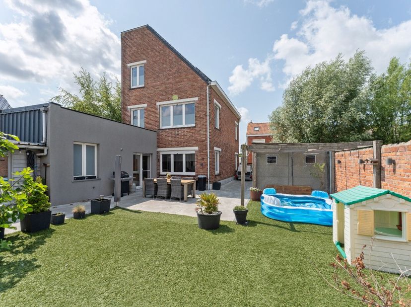 Ostende : Maison individuelle avec garage et jardin ensoleillé ! Vous êtes à la recherche dune maison familiale spacieuse et lumineuse dans un quartie