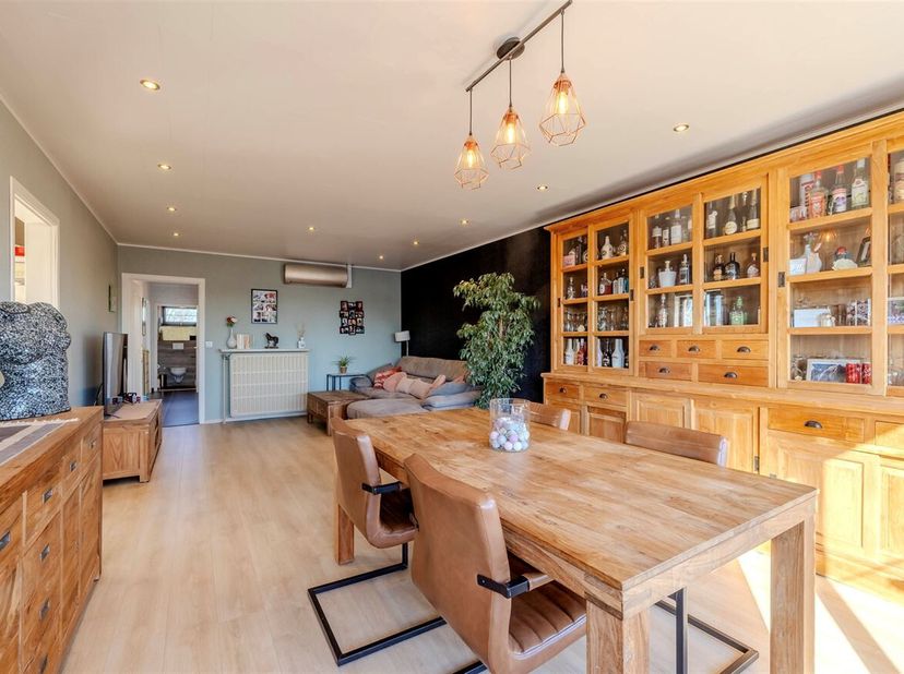 Instapklaar appartement met 3 slaapkamers en garagebox te centrum Putte. Winkels, scholen, openbaar vervoer en sportfaciliteiten binnen wandelafstand.