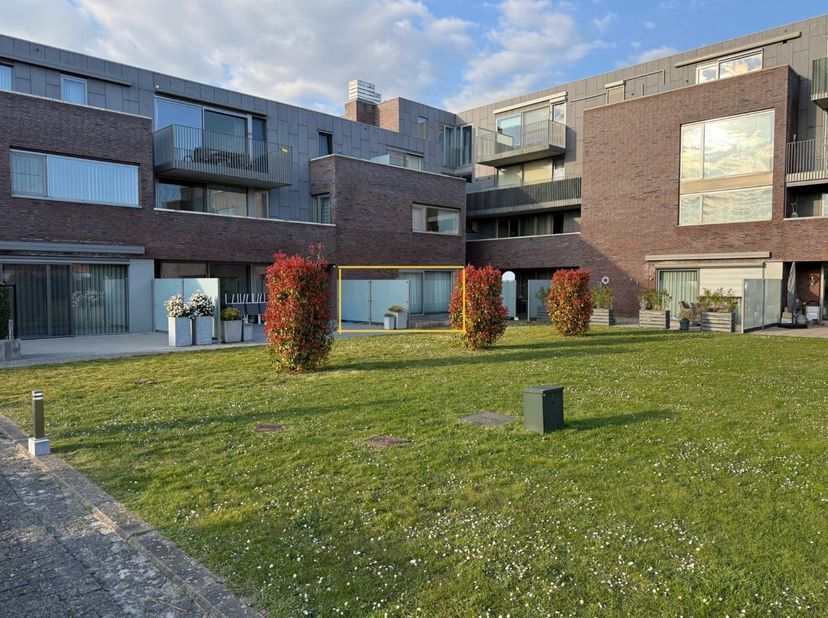 Luxe instapklaar gelijkvloers appartement van 95M2 met tuin en terras (50M2) in het centrum van Bree. Het appartement is gelegen in de zeer verzorgde