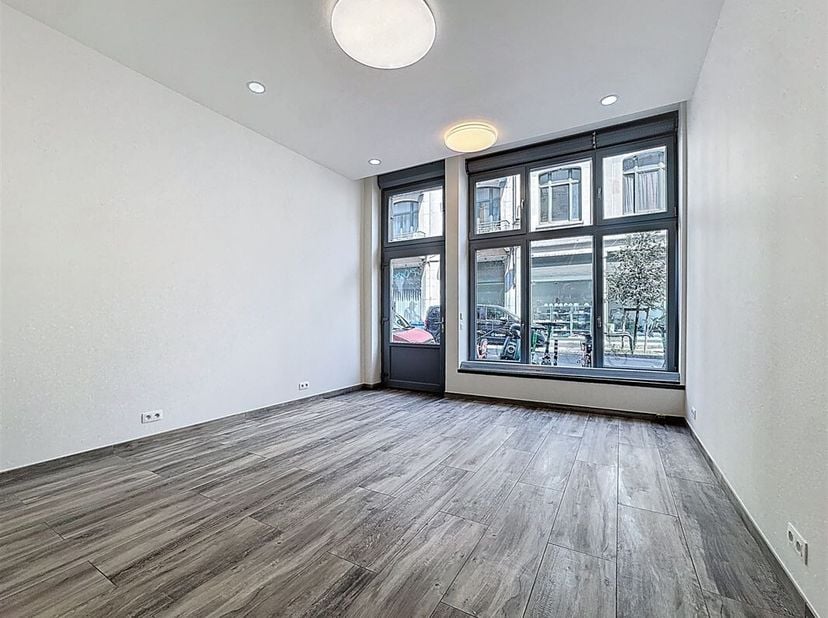 Quartier Place jardin aux Fleurs - Handelsruimte op de begane grond van +/- 45m² - Op de begane grond/5 verdiepingen: Een handelsruimte op de begane g