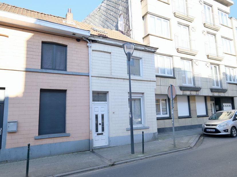 ANDERLECHT - REF : 6678718 - Quartier Neerpede: nous vous proposons cette charmante maison ouvrière partiellement rénovée. Elle se compose au rez-de-c