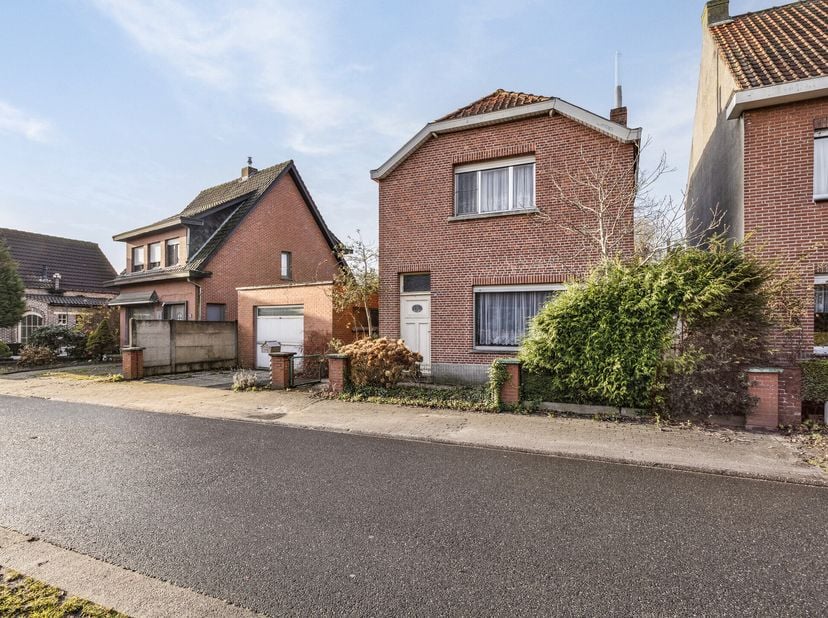 Indeling als volgt:&lt;br /&gt;
Gelijkvloers:&lt;br /&gt;
- leefruimte (ca. 24m²)&lt;br /&gt;
- eetruimte (ca. 14m²)&lt;br /&gt;
- keuken &lt;br /&gt;
- wasplaats met aansluiting v