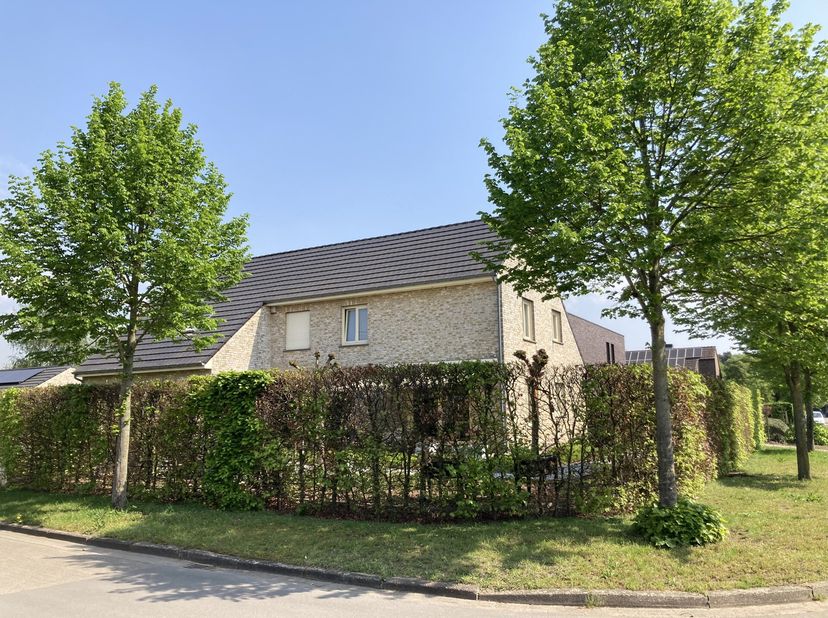 Maison à louer
                    à 2400 Mol