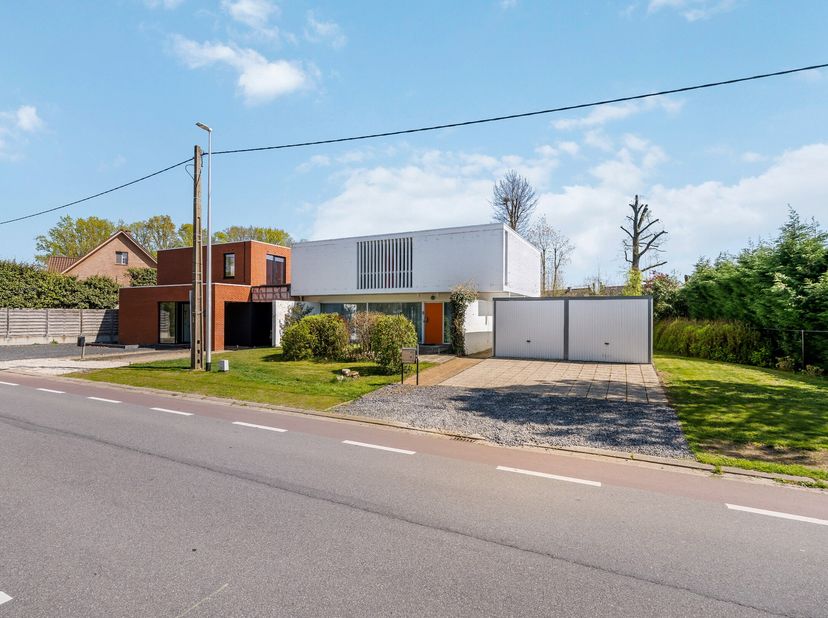 Ontdek deze ruime, instapklare woning met tal van mogelijkheden, gelegen in een groene en rustige omgeving.&lt;br /&gt;
Bij het binnenkomen word je verwelko