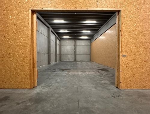                                         Bâtiment commercial à louer à Otegem, € 795
