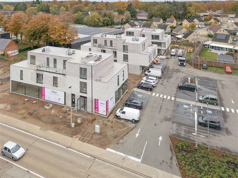 Bien professionnel à vendre
                    à 3945 Oostham