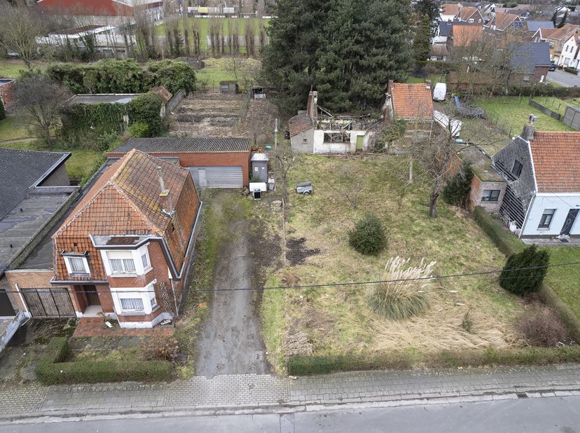 Mooi perceel bouwgrond voor open bebouwing (6% btw).&lt;br /&gt;
&lt;br /&gt;
Eén van de laatste percelen bouwgrond nabij het centrum van Zelzate.&lt;br /&gt;
Aangezien