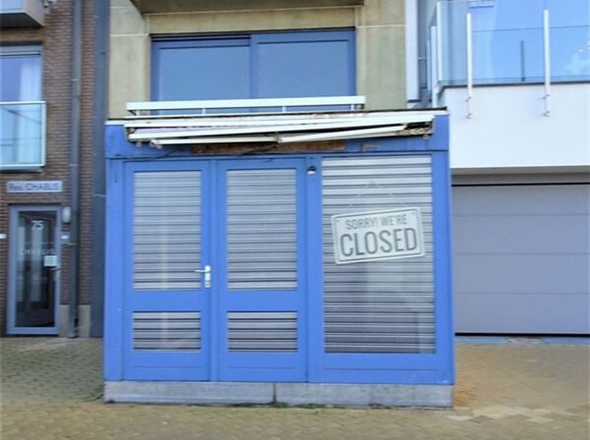Bien commercial avec locaux d&#039;habitation situé sur la digue de Middelkerke à louer.&lt;br /&gt;
Comprend des locaux commerciaux avec un espace de vie à l&#039;ar