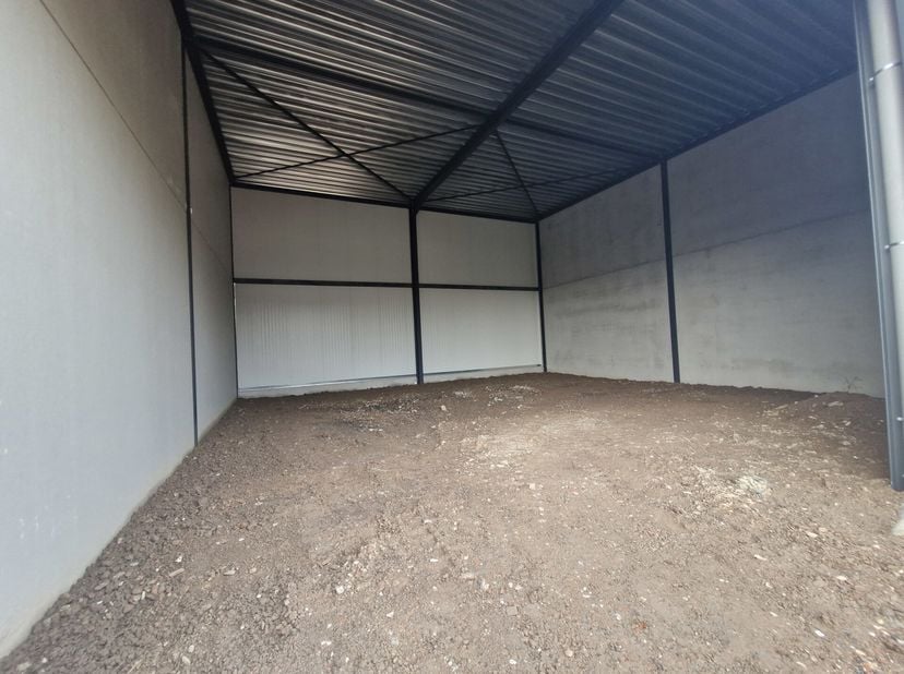 Nouvelle construction - Projet industriel / PME à vendre à Ath&lt;br /&gt;
Située près de l&#039;E429, N7 et N56, cette propriété offre des unités de 137 m² à 26
