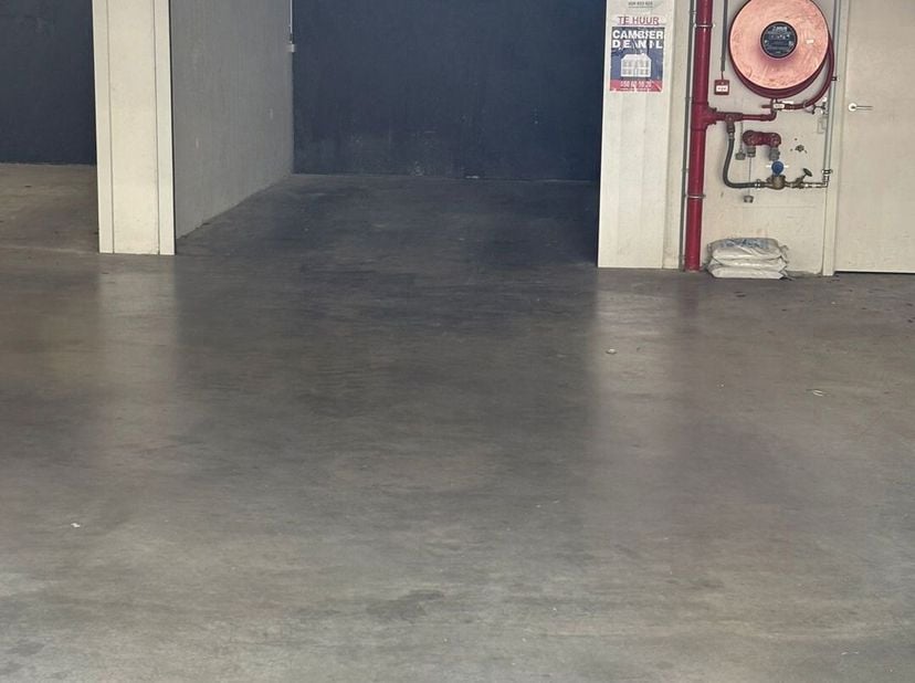 Gesloten garagebox te koop/te huur  Uitstekende ligging in het hart van Knokke&lt;br /&gt;
Deze afgesloten garagebox bevindt zich op de -1 verdieping, recht