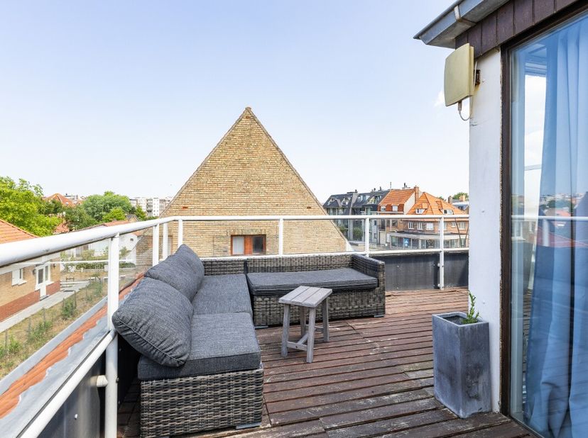 Koksijde :Situé dans un quartier calme et central de Koksijde-Bain, ce charmant appartement 1 chambre vous séduira par sa belle terrasse ensoleillée.