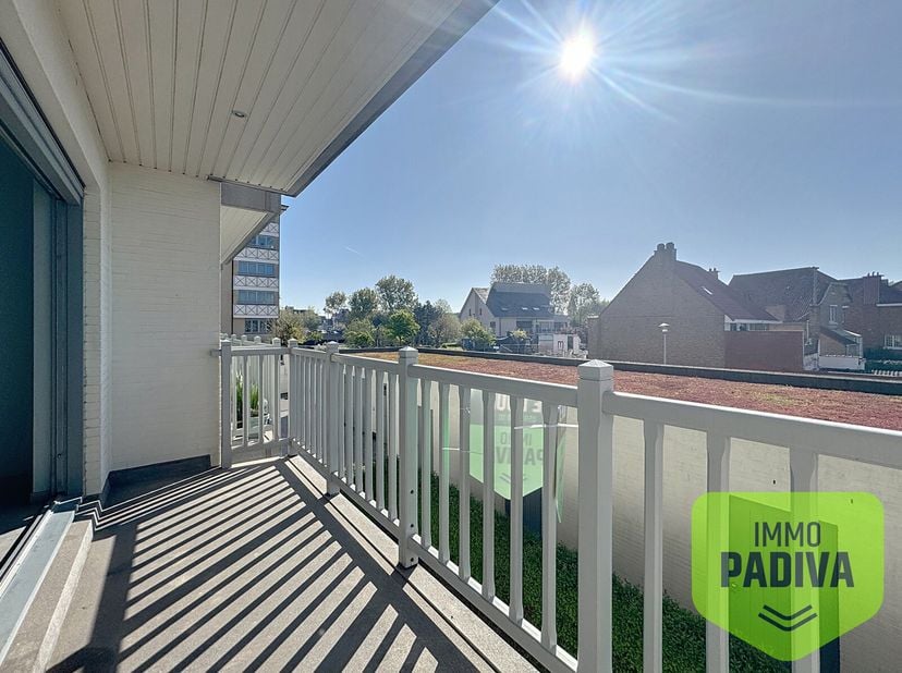 Lichtrijk tweeslaapkamerappartement te huur op wandelafstand van het nieuwe Casino van Middelkerke&lt;br /&gt;
Indeling:&lt;br /&gt;
inkomhal - lichtrijke leefrui