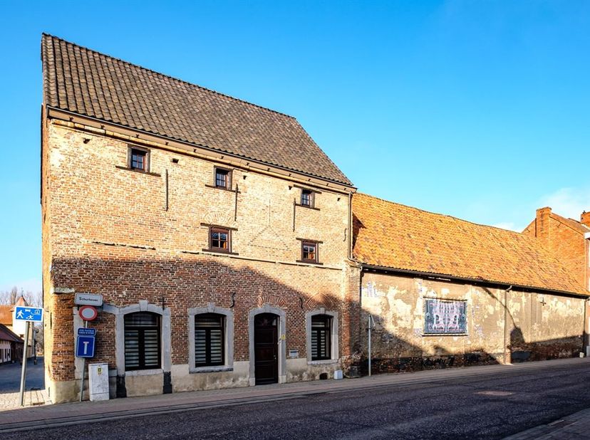 PRACHTIGE GERENOVEERDE HOEVE MET 2 WOONGELEGENHEDEN OP TOPLOCATIE&lt;br /&gt;
Deze prachtige hoeve is gelegen op het gezellige en rustige Begijnhof te Sint-