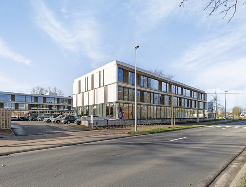                                         Bureaux à louer à Zwevegem, € 8.100
