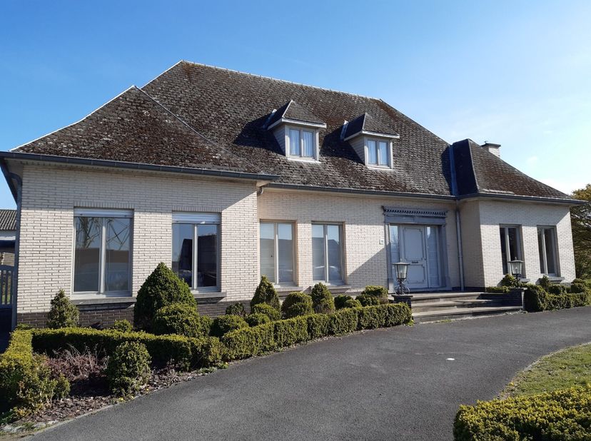 Maison à louer
                    à 9890 Semmerzake