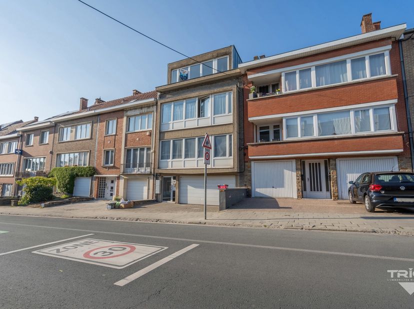 Superbe appartement situé au 3ème et dernier étage d&#039;un immeuble sans ascenseur, à proximité du centre de Nivelles et de toutes les facilités (commerc