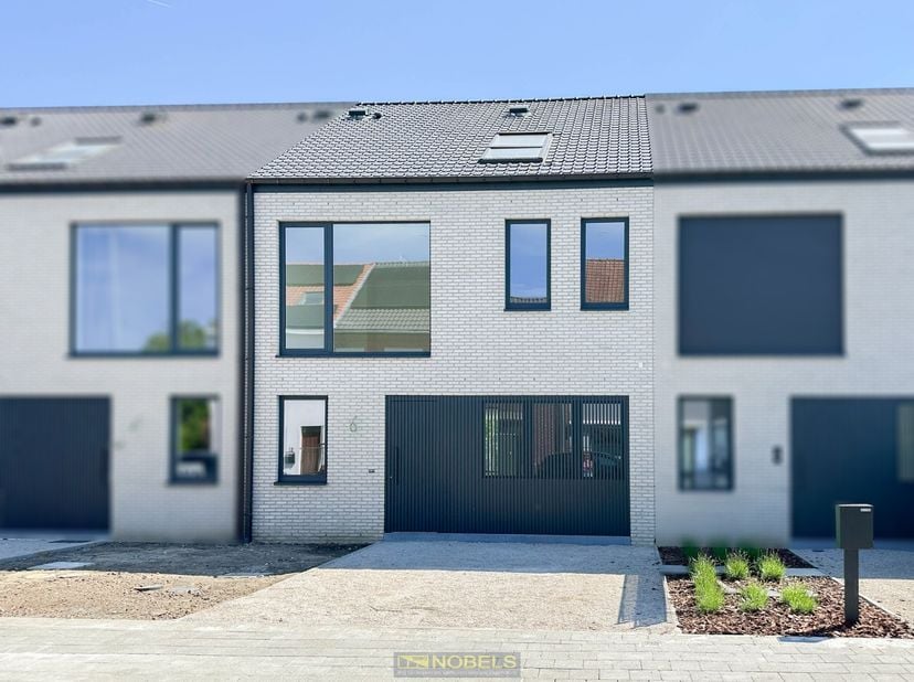 INSTAPKLARE, STIJLVOLLE BEN-WONING in MODERNE ARCHITECTUUR ligt in het LANDELIJKE BOTTELARE en biedt een perfecte combinatie van RUST EN BEREIKBAARHEI