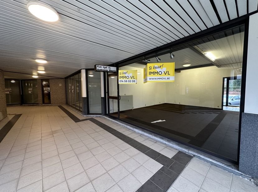 Gezellig handelspand in het centrum van Mol.&lt;br /&gt;
Deze gezellige ruimte was voor een lange tijd kunstgalerij en kan dienen als kantoorruimte. Met in