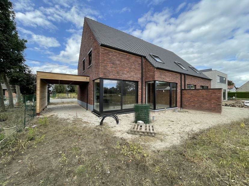 Verkoop onder registratierechten! &lt;br /&gt;
Op zoek naar een ruime nieuwbouwwoning waar je zelf nog alle keuze en beslissingsrecht hebt in de afwerking?