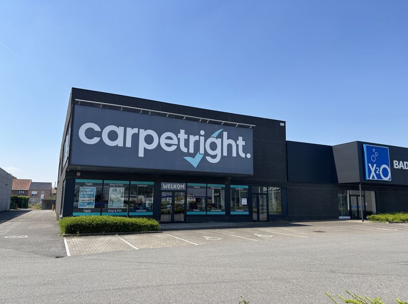 Immeuble commercial très bien situé dans le centre commercial Rolarius à Roulers.Rez-de-chaussée commercial (665 m² bruts) avec une largeur de façade