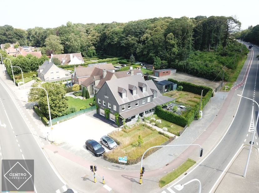 Bien professionnel à vendre
                    à 8020 Oostkamp