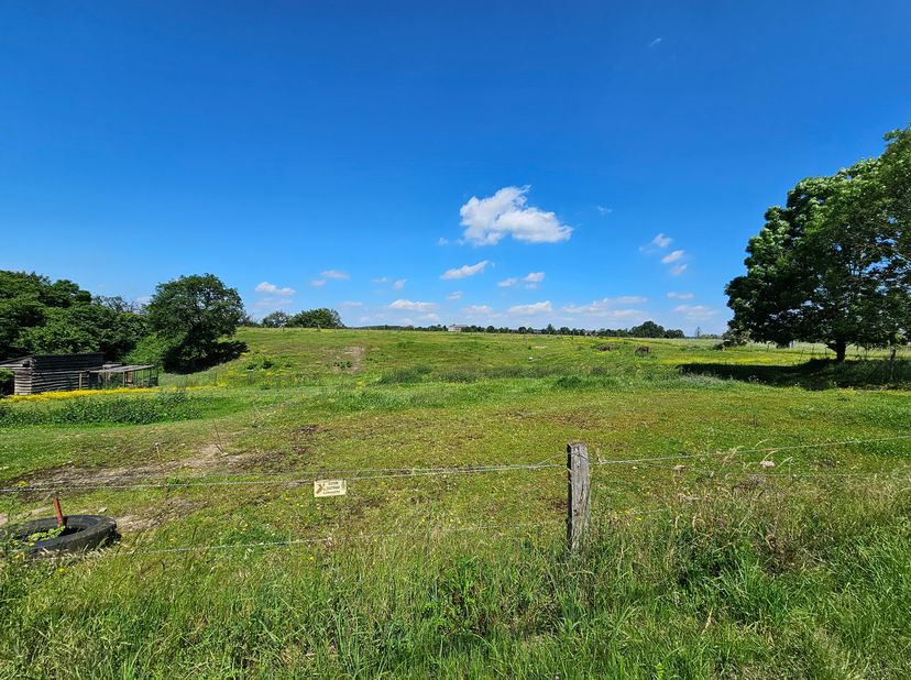Grandhan (Durbuy): Très belle parcelle à bâtir située sur la commune de Durbuy, dans le village de Grandhan. Cette parcelle a une superficie de 1633m²