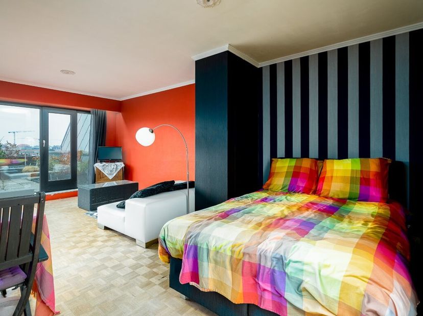 Aangename en lichte STUDIO &#039;&#039;PENTHOUSE&#039;&#039; met centrale ligging, in het hart van de stad.&lt;br /&gt;
Twee zeer grote directe terrassen met vrij uitzicht in v