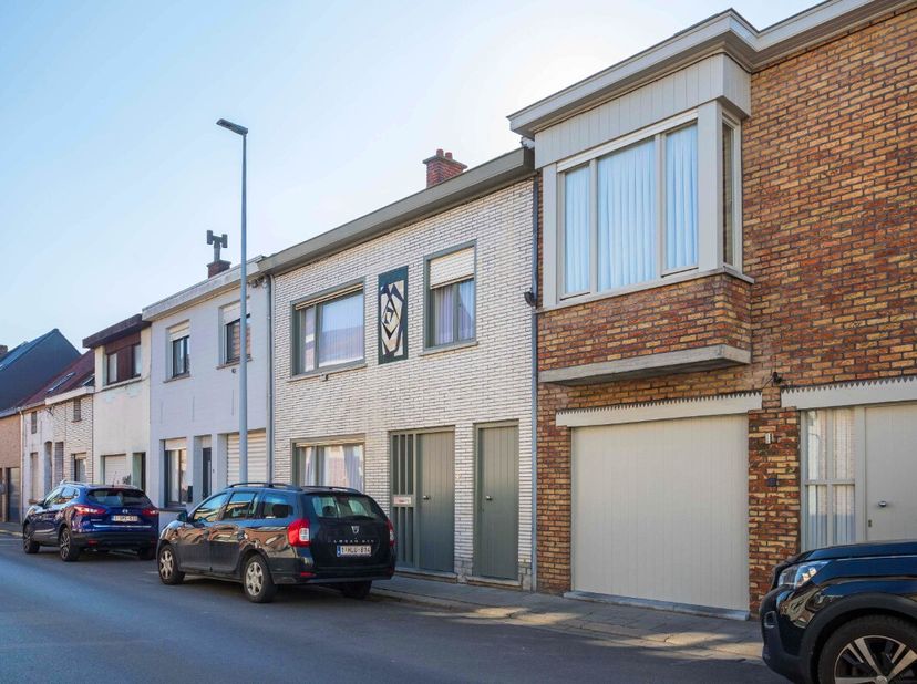 Kuurne: te renoveren woning in het centrum van KuurneDeze woning biedt een uitstekende renovatiekans. Met alle voorzieningen op wandelafstand en de Gr