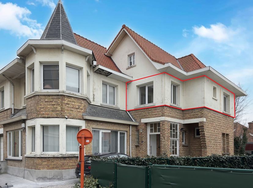 Dans la Vlaanderenlaan à La Panne, nous trouvons ce lumineux appartement de deux chambres (71m²) à louer. &lt;br /&gt;
L&#039;appartement est situé au centre, à