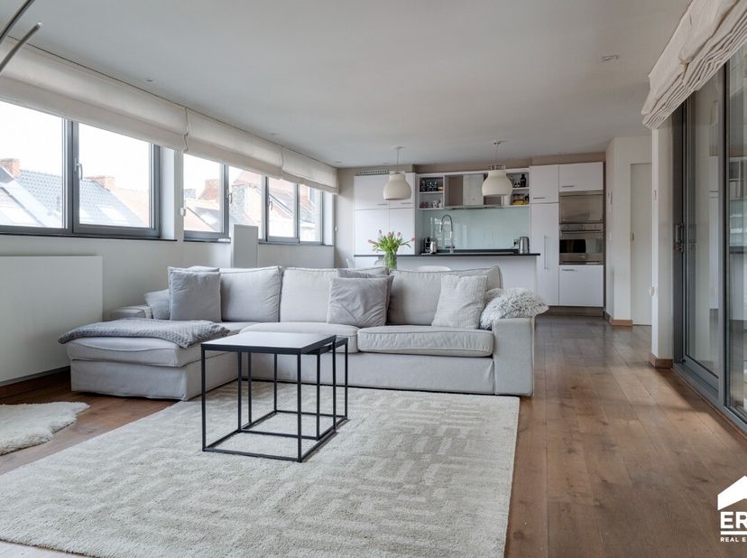 Instapklaar appartement met 2 slaapkamers, ondergrondse autostaanplaats en kelderberging gelegen tussen de grote en kleine ring van Hasselt en op enke