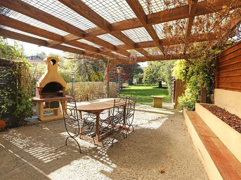 Maison mitoyenne sur un terrain de 886 m² dans le village de Dohan, commune de Bouillon-sur-Semois.&lt;br /&gt;
Dans un cadre calme et verdoyant, le village
