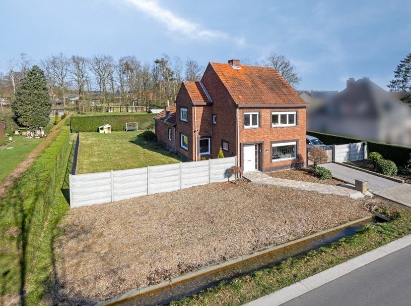 [[ DIT PAND NEEMT DEEL AAN DE ERA OPEN HUIZEN DAG OP 15/3 VAN 9:30 TOT 10:30 ]]Prachtig gelegen gezinswoning op 1375m² te koop in Leopoldsburg!Leopold