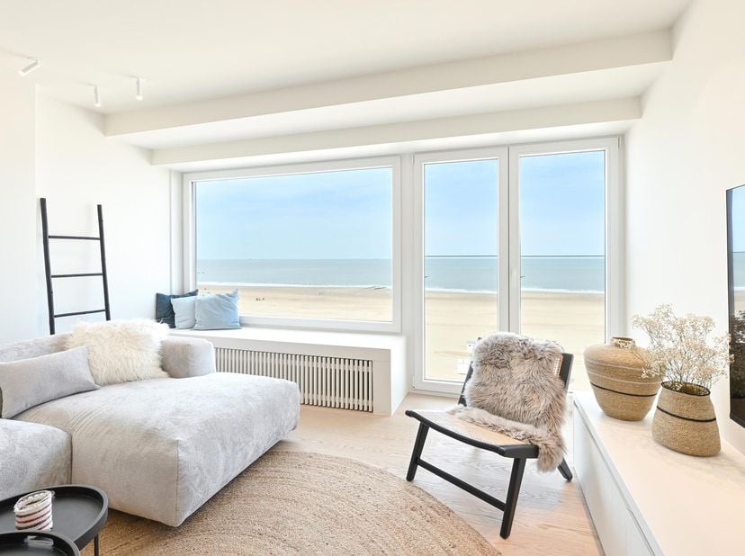 Appartement Exceptionnel de 2 chambres à coucher avec de belles finitions à proximité du Casino, sur le front de mer à Albertstrand.&lt;br /&gt;
Possibilité