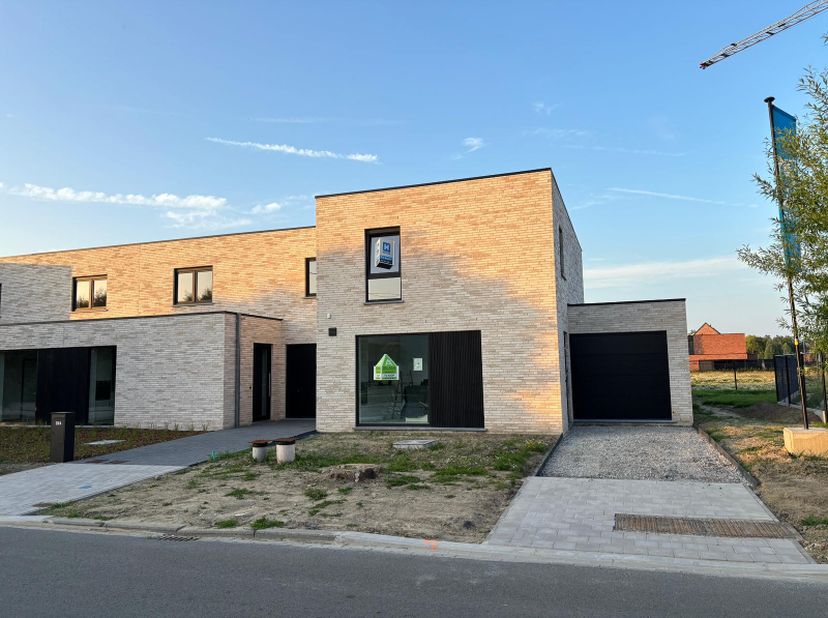 Huis te koop
                    in 8800 Roeselare